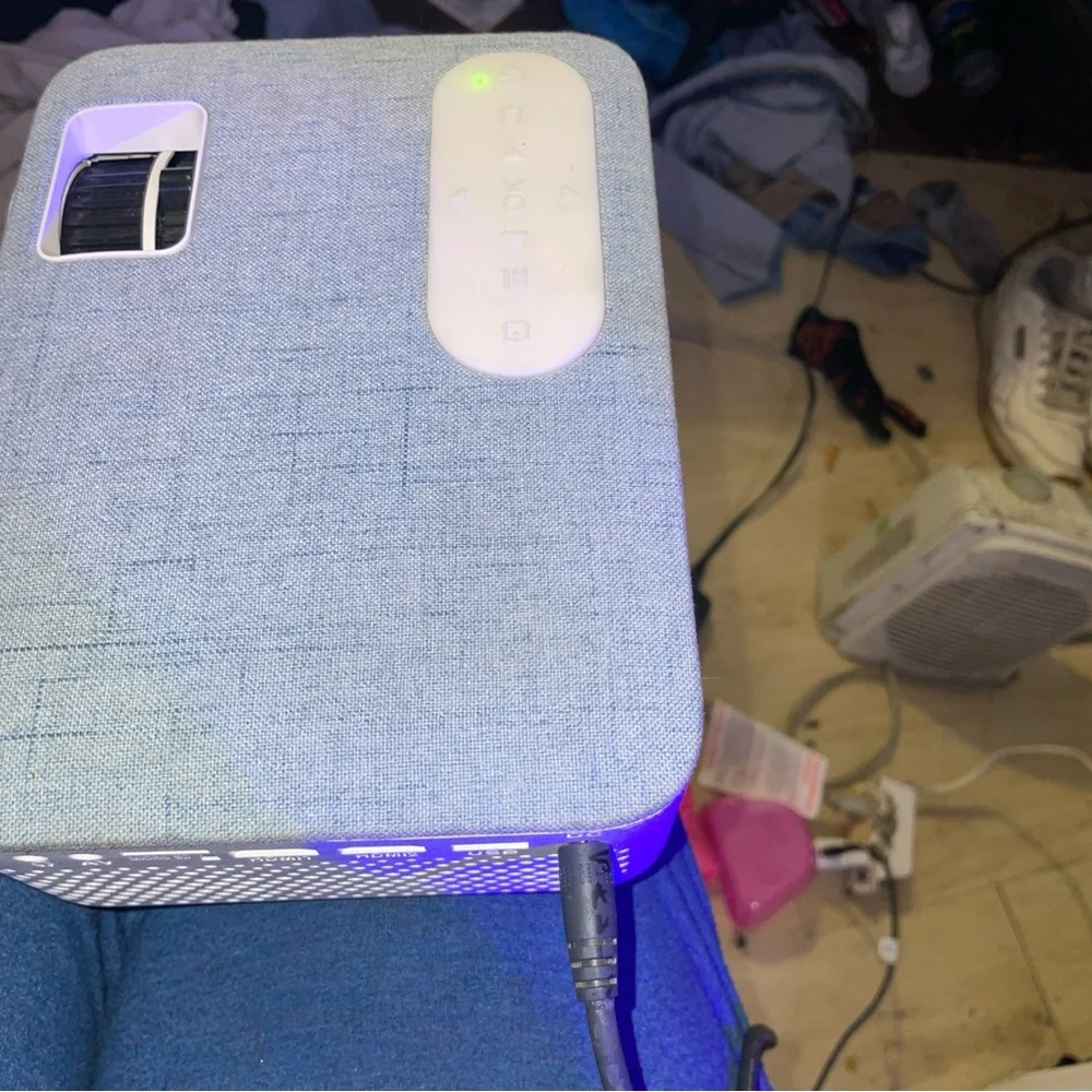 Compact Blue Projector - Picture 7 of 7